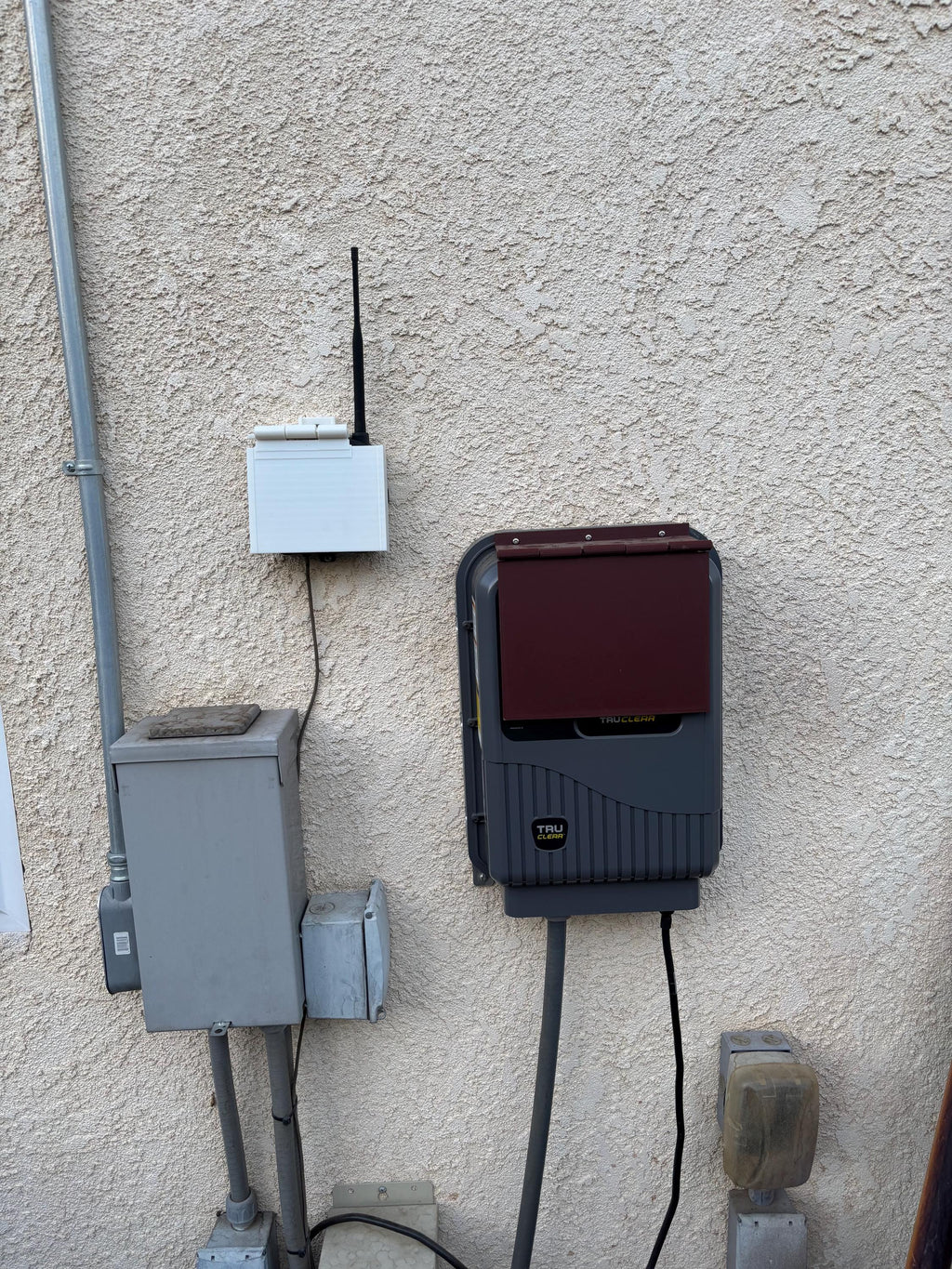 Sun Cover for Jandy iQPUMP01 Mobile Pump Controller — Screw Mount ASA Sun Shield (iAquaLink WiFi Pump Interface)